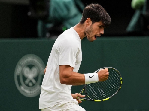 Alcaraz lọt tứ kết Wimbledon bằng chiến thắng thứ 23 liên tiếp