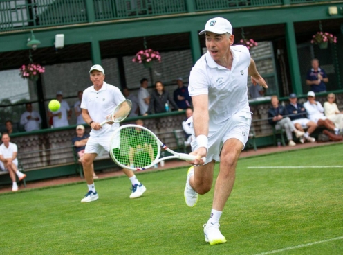 Tỷ phú Mỹ chuẩn bị chào sân tennis chuyên nghiệp ở tuổi 59