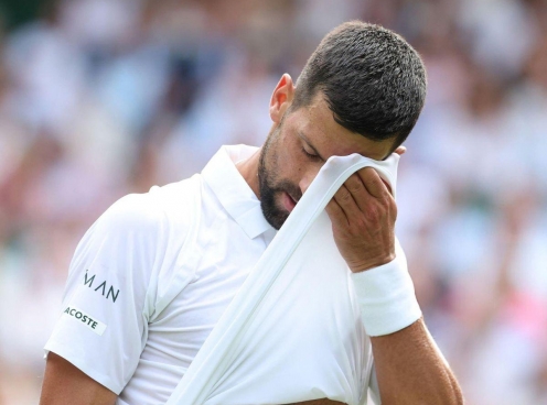Djokovic khiến người hâm mộ lo sốt vó trước thềm bán kết Wimbledon 2025