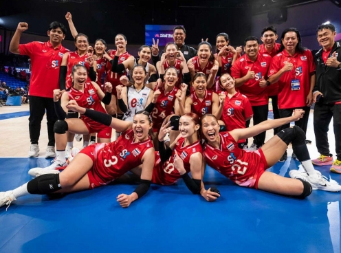 Bóng chuyền nữ Thái Lan trụ lại Nations League một cách ngoạn mục