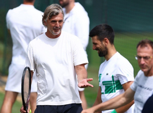 Thầy cũ của Djokovic đấu khẩu cực gắt với đồng nghiệp vì vấn đề Tsitsipas