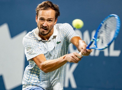 Medvedev để quên 'của quý' sau thất bại muối mặt ở Rogers Cup 2025