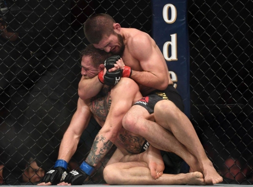 Người trong cuộc hé lộ nguyên nhân McGregor thua thảm Khabib 6 năm trước