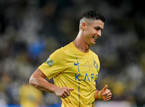 Gánh Al Nassr cật lực, Ronaldo được gọi là GOAT