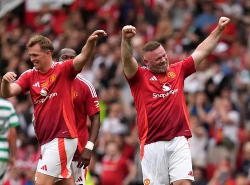 Rooney tự chế giễu mình sau khi ghi bàn cho MU