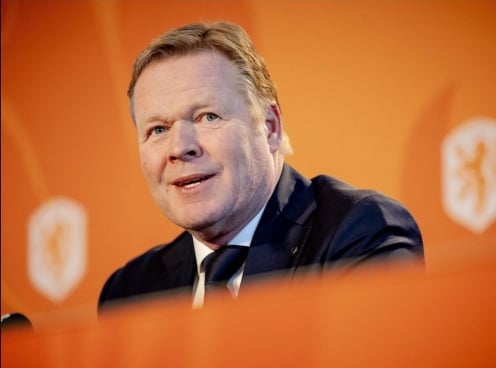 Ronald Koeman bị chỉ trích vì quyết định với Zirkzee