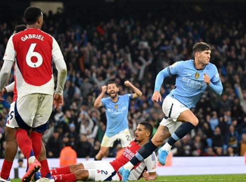 Thi đấu thiếu người, Arsenal mất điểm cay đắng trước Man City