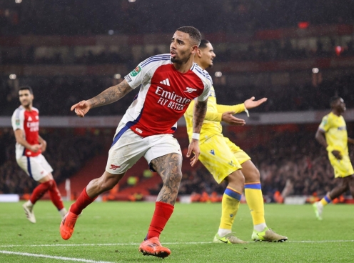 Gabriel Jesus lập hat-trick, Arsenal nhọc nhằn tiến vào bán kết Carabao Cup