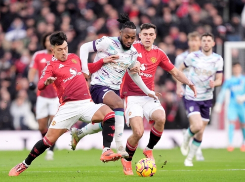 Hàng thủ báo hại, MU thua tan tành trên sân nhà Old Trafford