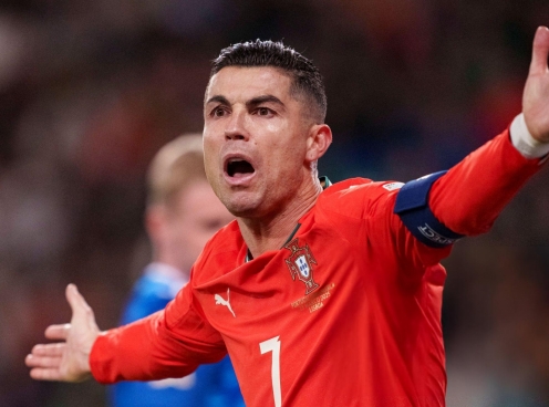 Ronaldo tức giận, buông lời chỉ trích thẳng mặt 1 nhà báo