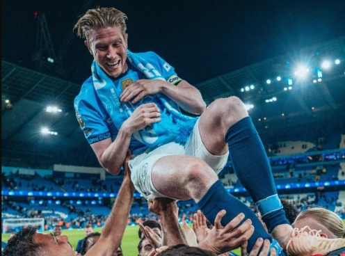 De Bruyne chạm mốc 'vua kiến thiết' Ngoại hạng Anh