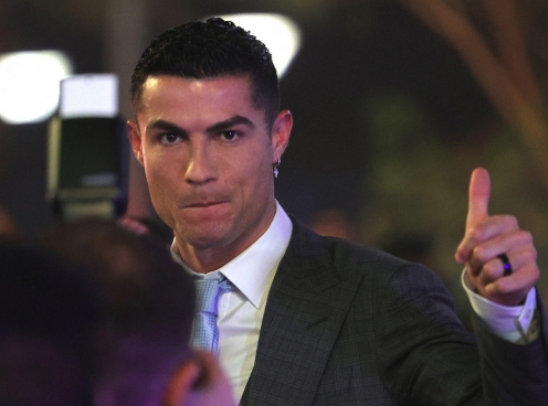 Tạm biệt Ả Rập, Ronaldo được đề nghị gia nhập bến đỗ quê hương Messi
