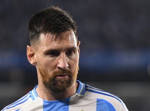 Messi bất ngờ nhận 'mưa gạch đá' tại quê nhà Argentina