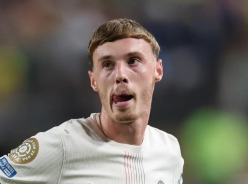 Cole Palmer 'tức điên' với 1 cầu thủ Chelsea