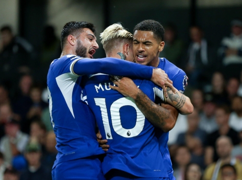 Nối gót Felix, Chelsea chia tay thêm 1 tiền đạo 'chân gỗ'