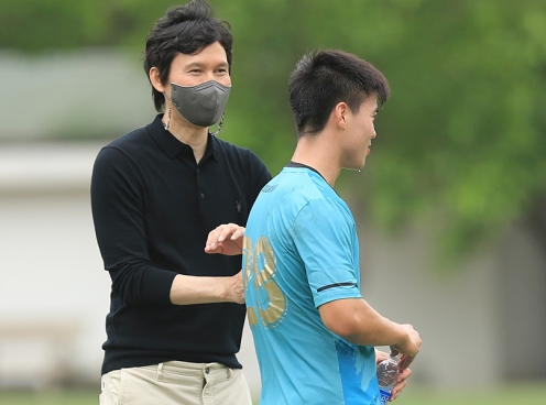 HLV Park Choong-Kyun: Người cứu vớt Hà Nội FC khỏi “búi tơ vò”