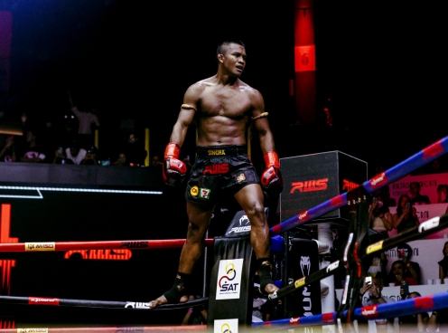 ‘Thánh’ Buakaw trở lại sàn đấu Kickboxing K-1 sau 2 thập kỷ xa cách