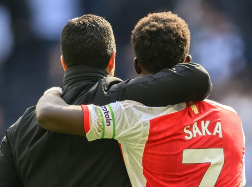 Arsenal có kế hoạch đưa Bukayo Saka