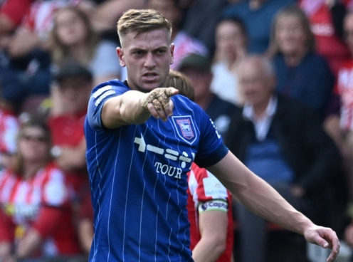 Arsenal bị chỉ trích vì để Chelsea giật được Liam Delap