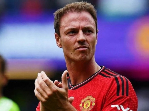 Jonny Evans được ủng hộ dẫn dắt MU thay Amorim