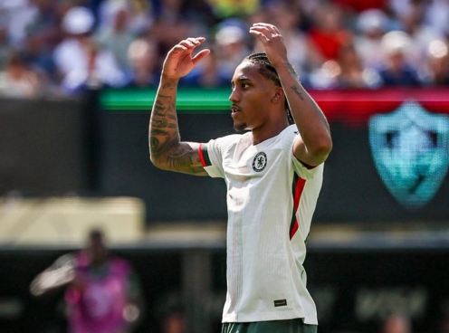 Sao Chelsea lấy tân binh Joao Pedro để dọa PSG