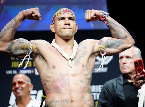 Nhà cựu vô địch UFC Alex Pereira suýt đấm con trai vì một trò đùa