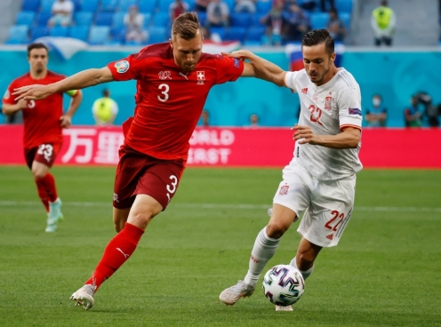 Video Tây Ban Nha 1-0 Thụy Sĩ: Sao Thụy Sĩ bỏ lỡ cơ hội ngon ăn trước khung thành TBN