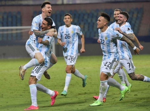 Argentina vào bán kết với sự thăng hoa của Messi