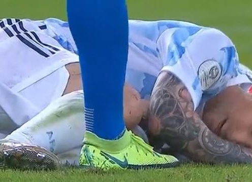 Messi 'cười chữa quê' sau pha ăn vạ ở trận chung kết Copa America