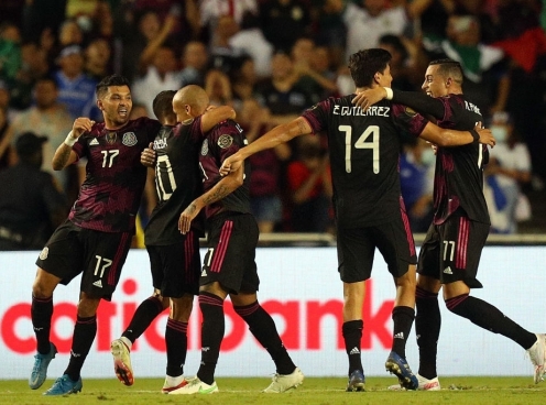 Mexico vào tứ kết Gold Cup với chiến thắng sát nút