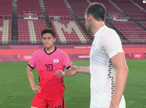 Cầu thủ Hàn Quốc gây phẫn nộ với hình ảnh không đẹp tại Olympic 2021