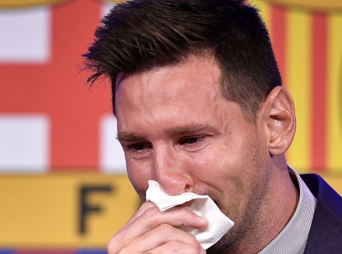Messi bật khóc trong ngày chia tay Barcelona