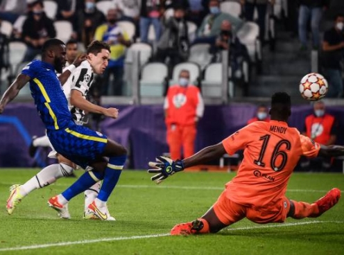 Chelsea gục ngã trước Juventus