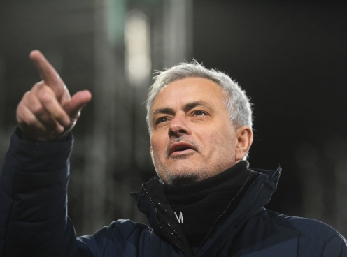 Ngựa quen đường cũ, HLV Mourinho lại ‘đấu võ mồm’ với đối thủ