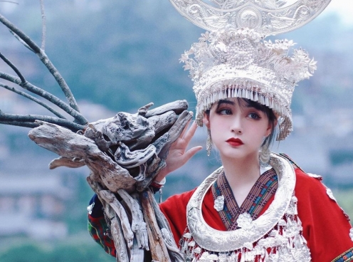 Nữ streamer được mệnh danh là 'tiểu Địch Lệ Nhiệt Ba' của Trung Quốc bất ngờ tự tử ở tuổi 28