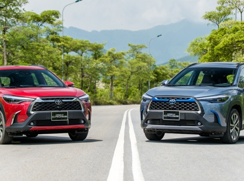 Toyota Corolla Cross bán 'kèm lạc' tới 50 triệu, nhưng vẫn phải chờ xe đến nửa năm