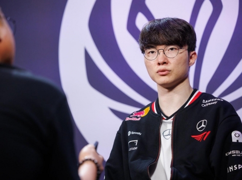 Faker tiết lộ hậu trường T1, bất ngờ khen học trò cũ Poby