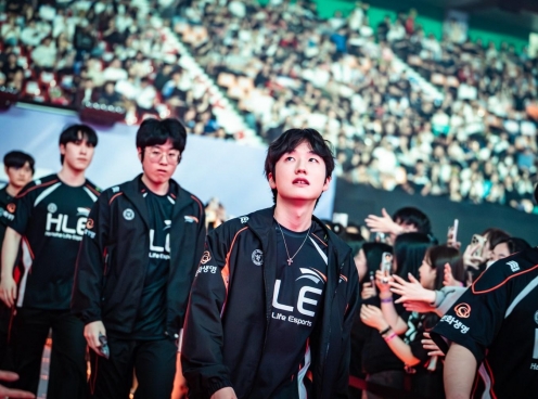Peanut gửi chiến thư tới Levi tại LOL EWC 2025