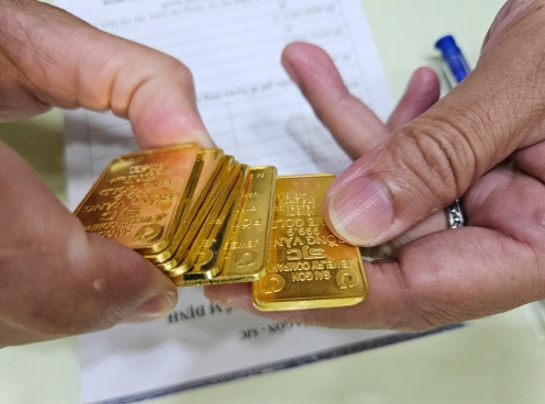 Giá vàng hôm nay tối 5/8: Vàng miếng SJC tăng mạnh