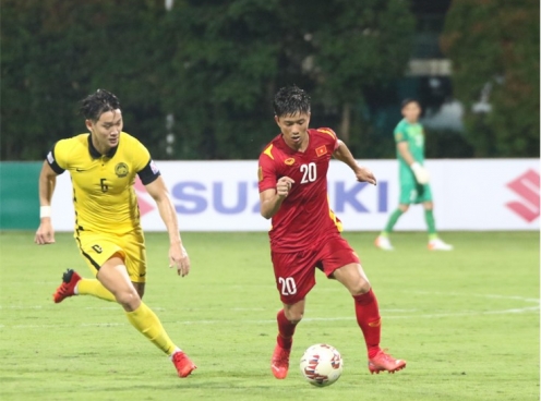Hai cầu thủ ĐT Việt Nam có vấn đề về sức khỏe sau trận thắng Malaysia