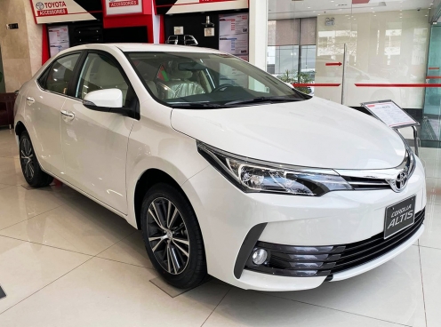 Sedan hạng C của Toyota giảm giá “sốc”, đe nẹt Cerato, Mazda 3