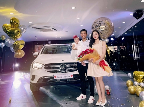 Phan Văn Đức tậu Mercedes-Benz GLC hơn 2 tỷ đồng tặng vợ