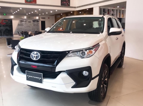 Giá xe Toyota Fortuner giảm mạnh, cạnh tranh Hyundai Santa Fe