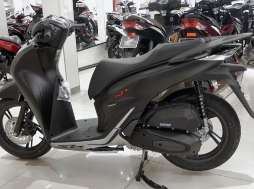 Ảnh thực tế Honda SH 2022 màu đen nhám tại đại lý, giá 98 triệu đồng