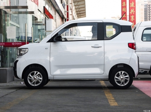 Ô tô cỡ nhỏ Trung Quốc “cháy hàng” bởi giá bán chưa tới 100 triệu đồng
