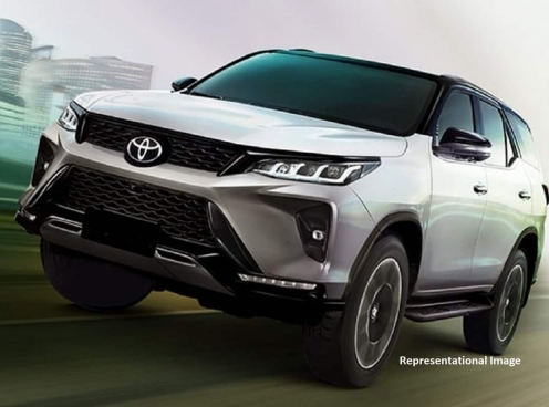 Toyota Fortuner 2023 sắp ra mắt gây ấn tượng với nền tảng và động cơ mới