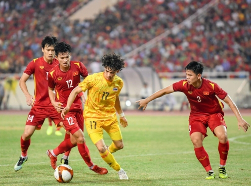 Sao Thái Lan có nguy cơ vào tù tại AFF Cup không ngại chỉ trích