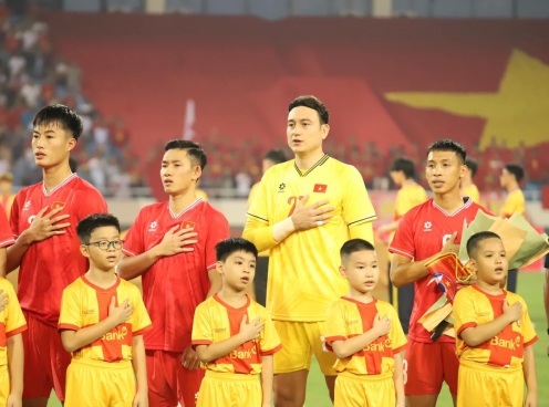 HLV Kim Sang Sik gây bất ngờ khi không gọi 1 sao Việt kiều