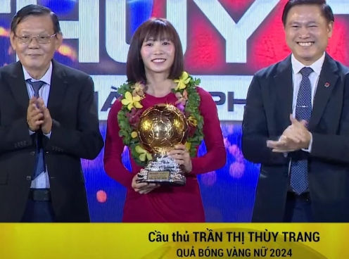 Trực tiếp Lễ trao giải Quả bóng Vàng Việt Nam 2024: Thùy Trang giành QBV nữ 2024