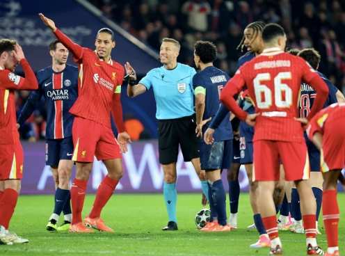 Báo Anh: 'VAR đứng về phía Liverpool'